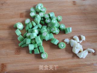 秋葵虾皮鸡蛋汤的做法步骤：1