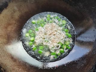 秋葵虾皮鸡蛋汤的做法步骤：4