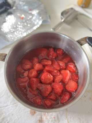 桂花草莓果酱的做法步骤：1