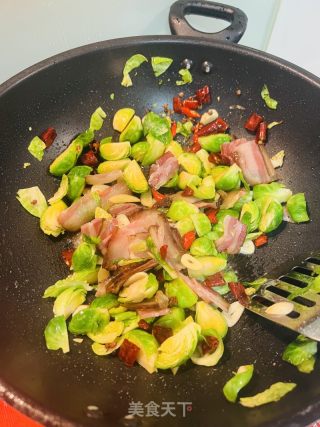 袍子甘蓝炒腊肉的做法步骤：4