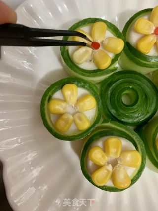 黃瓜魚蛋卷的做法步骤：8