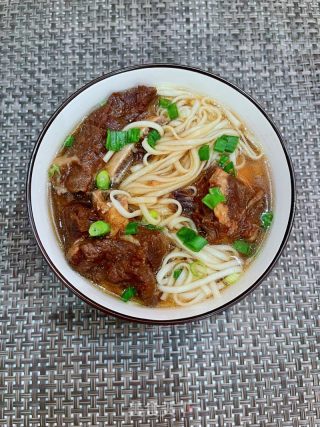 红烧牛排骨面的做法