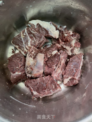 红烧牛排骨面的做法步骤：3