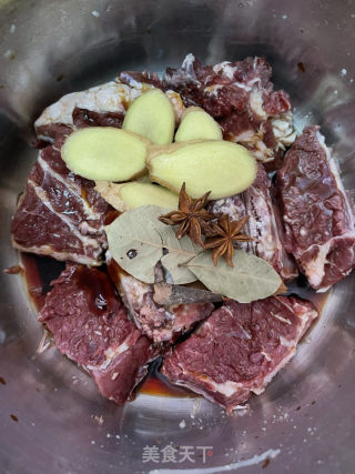 红烧牛排骨面的做法步骤：4