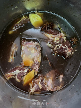 红烧牛排骨面的做法步骤：5