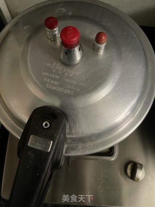 红烧牛排骨面的做法步骤：6
