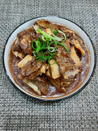 红烧牛排骨面的做法步骤：7