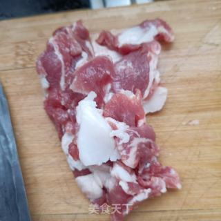 韭苔肉片炒土豆的做法步骤：2