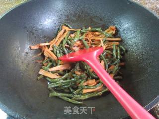 水笋烧豇豆的做法步骤：9