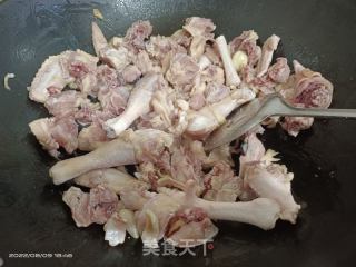 香菇焖鸡的做法步骤：3