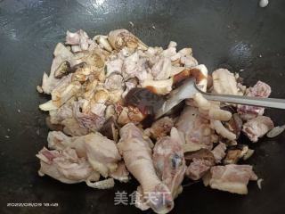 香菇焖鸡的做法步骤：5