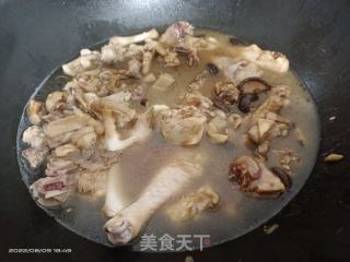 香菇焖鸡的做法步骤：6