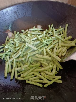 五花肉炒豆角的做法步骤：3