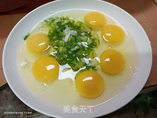 葱花炒鸡蛋的做法步骤：1