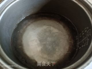 黑凉粉的做法步骤：1