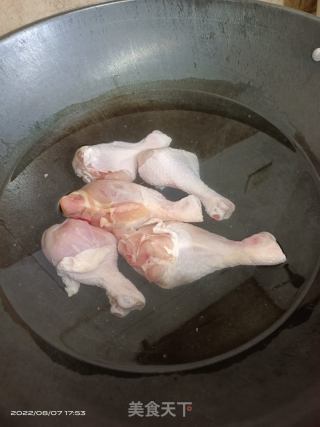手撕鸡的做法步骤：1
