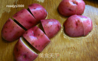 烤香草土豆的做法步骤：1