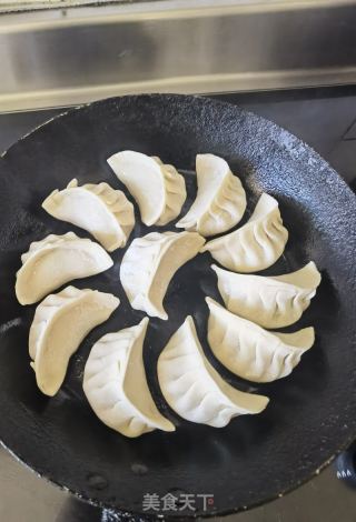 侠饭同款鸡脆骨煎饺的做法步骤：15