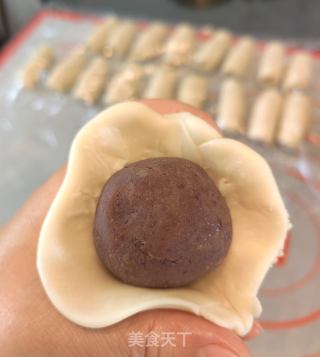 蛋黄酥的做法步骤：11