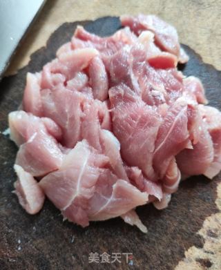 青椒炒肉片的做法步骤：1