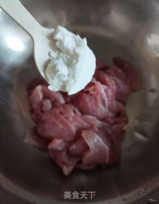 青椒炒肉片的做法步骤：2