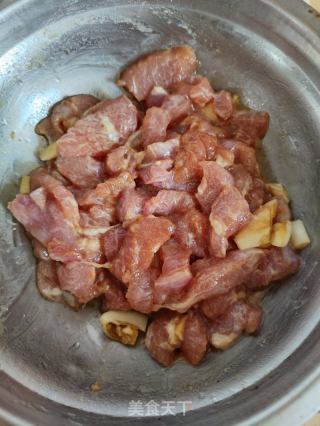 青椒炒肉片的做法步骤：3