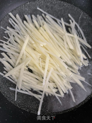 凉拌土豆丝的做法步骤：3
