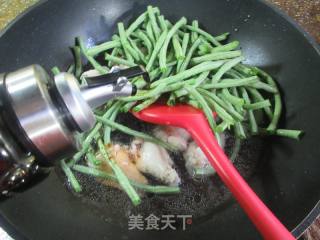 豇豆烧鸡翅根的做法步骤：5