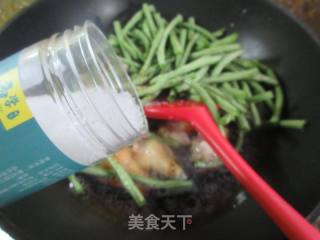 豇豆烧鸡翅根的做法步骤：7