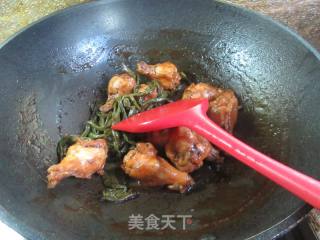 豇豆烧鸡翅根的做法步骤：10
