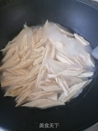 凉拌腐竹黄瓜的做法步骤：2