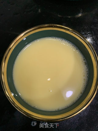 高颜值又美味嫩滑的蟹膏蒸鸡蛋的做法步骤：3