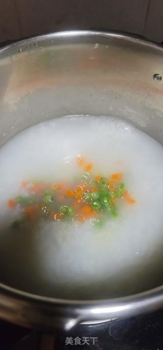 豌豆胡萝卜虾仁粥的做法步骤：4