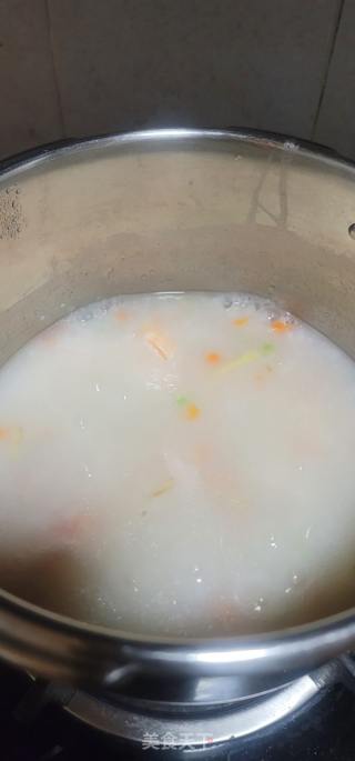 豌豆胡萝卜虾仁粥的做法步骤：6