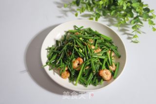 韭菜苗炒虾仁的做法步骤：6