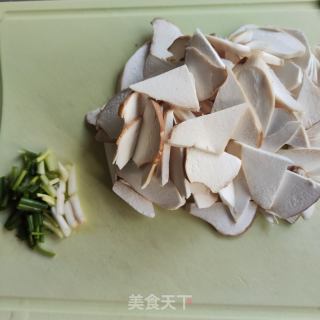 鸡蛋炒杏鲍菇的做法步骤：1