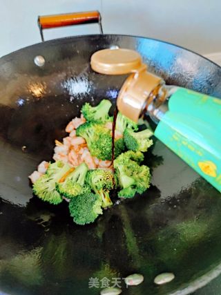 西兰花炒虾仁的做法步骤：5