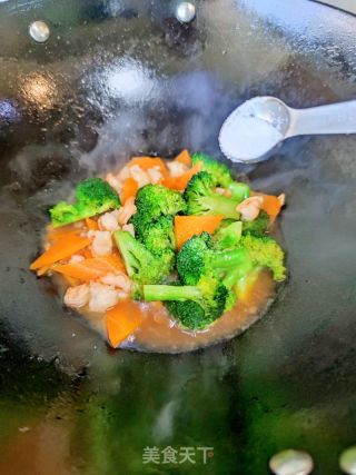 西兰花炒虾仁的做法步骤：7