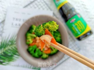 西兰花炒虾仁的做法步骤：9