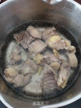 六旺子鸡汤的做法步骤：4