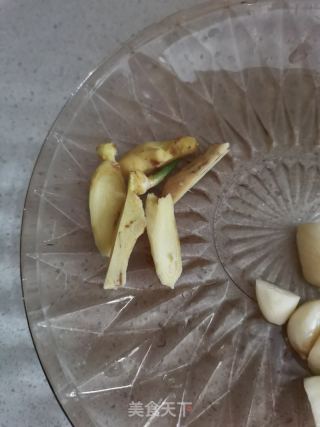 六旺子烧排骨的做法步骤：2
