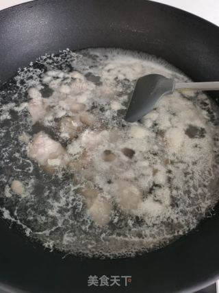 六旺子烧排骨的做法步骤：3