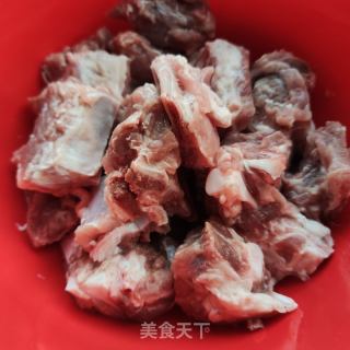 酱香排骨的做法步骤：1