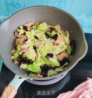 木耳炒包菜的做法步骤：9