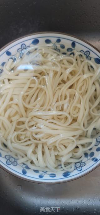 海鲜汤面的做法步骤：4
