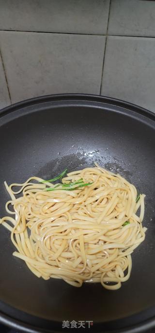 葱油炒扁面的做法步骤：7