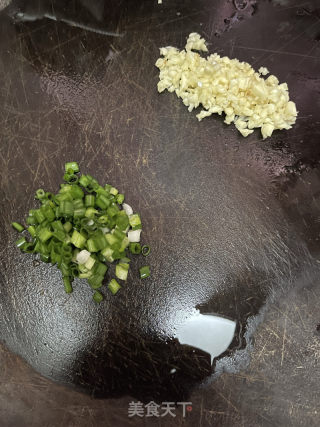 蒜泥茄子的做法步骤：1