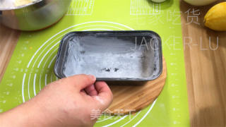 柠香磅蛋糕，酸酸甜甜，口感清新，清爽而不腻、口感醇厚。的做法步骤：1