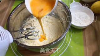 柠香磅蛋糕，酸酸甜甜，口感清新，清爽而不腻、口感醇厚。的做法步骤：6
