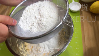柠香磅蛋糕，酸酸甜甜，口感清新，清爽而不腻、口感醇厚。的做法步骤：8